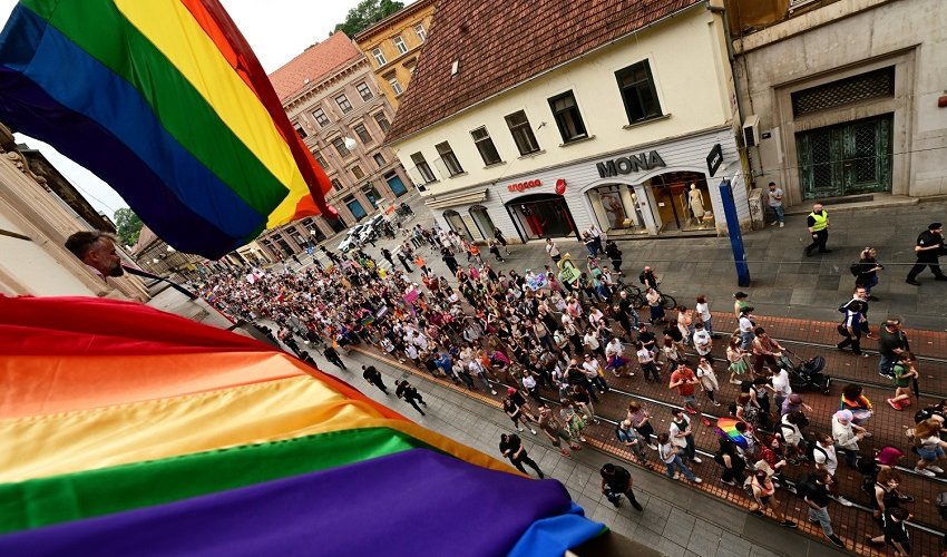 Tisuće ljudi u 22. povorci ponosa ulicama Zagreba