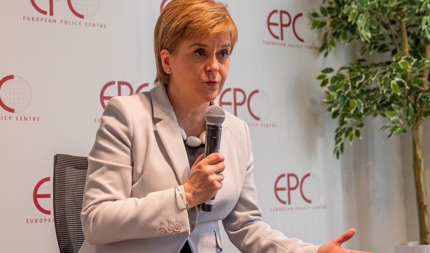 Sturgeon puštena iz pritvora, tvrdi da je nedužna