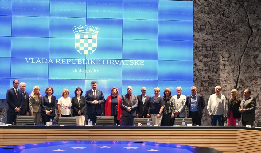 Vlada i sindikati javnih i državnih službi potpisali Memorandum o rastu plaća