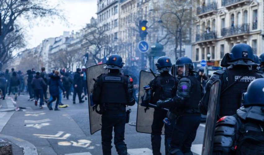 Uhićeno 667 ljudi u neredima zbog policijskog ubojstva tinejdžera u predgrađu Pariza
