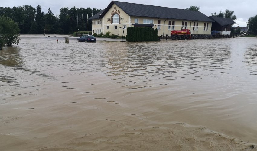 Poplave u Sloveniji: Poneka mjesta evakuirana, druga odsječena