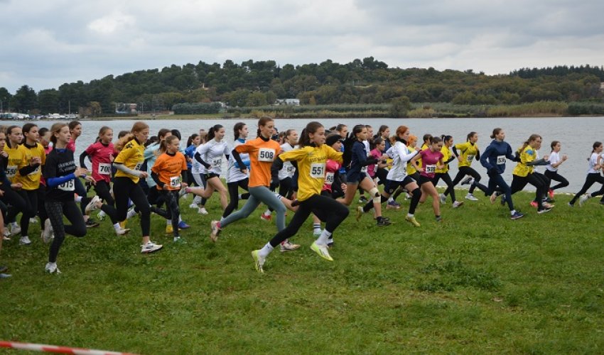 Više od 500 djece i mladih trčalo zelenom lagunom  na državnom prvenstvu u krosu
