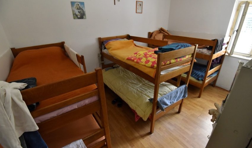 Grad Zagreb osigurava smještaj beskućnicima, poziva sve da se jave za pomoć