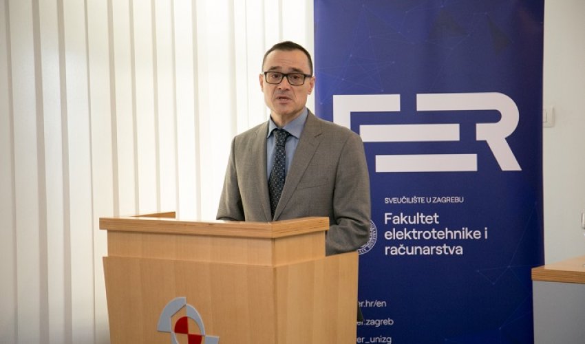 Otvorena izložba 'Zavodske crtice' o povijesti Zavoda za osnove elektrotehnike i električka mjerenja