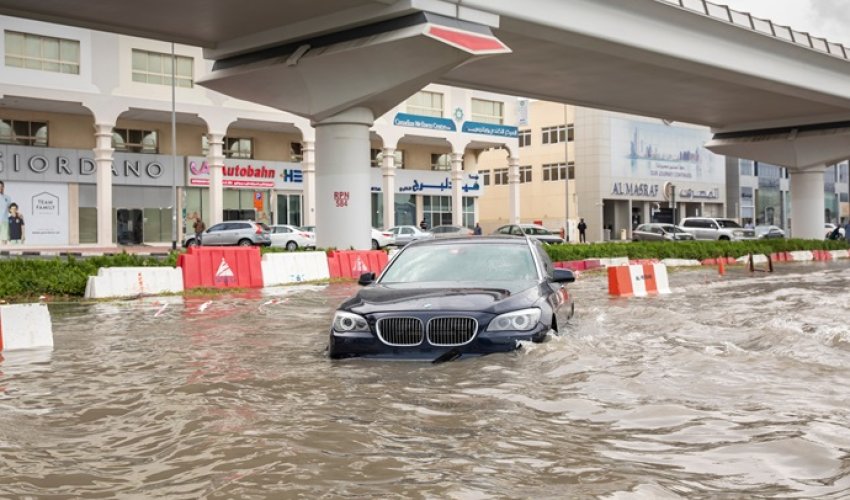 Dubai paraliziran poplavama, zračna luka preusmjerila dolazne letove