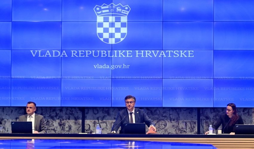 Uz pokoju rošadu resora ostaju svi isti, tek jedan novi