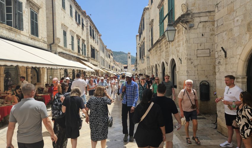 Hrvati na moru u prosjeku kraće od stranaca