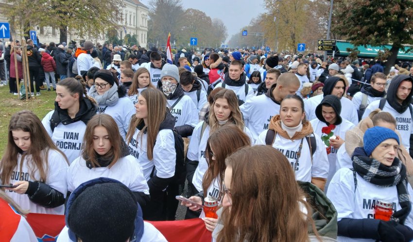 Tisuće ljudi u Koloni sjećanja u Vukovaru