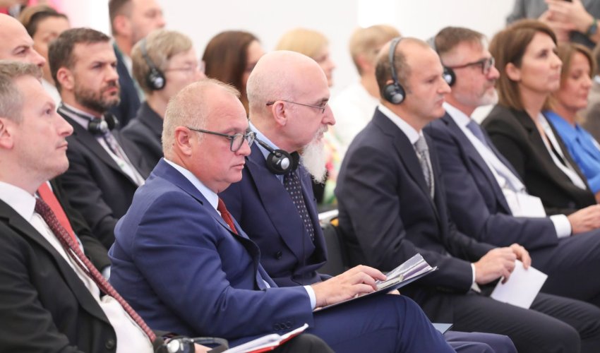 Vesić zbog štrajka glađu prebačen u bolnicu