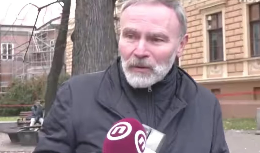 Tko je Radivoje Stojković, direktor novosadske gimnazije, koji je jutros klečao i molio? (VIDEO)