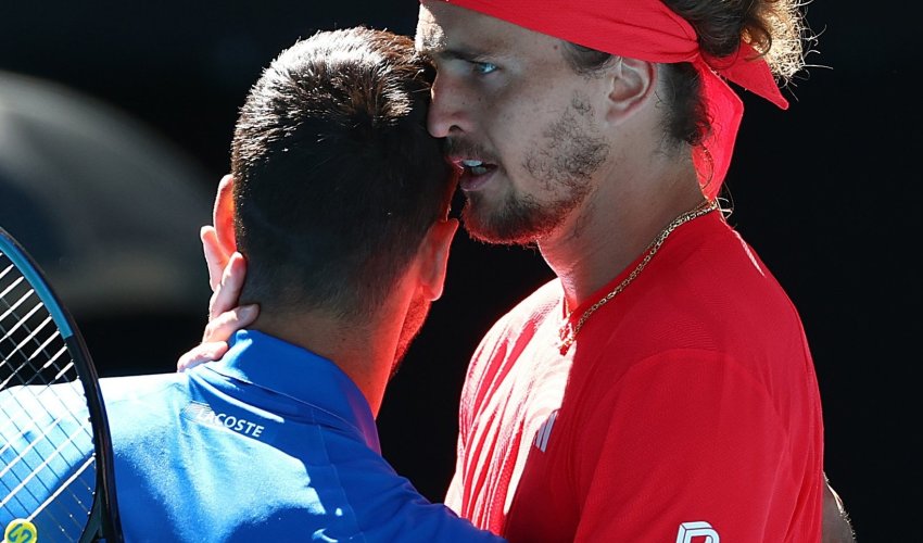 Đoković izgubio prvi set, pa predao meč: Zverev prošao u finale Australian Opena