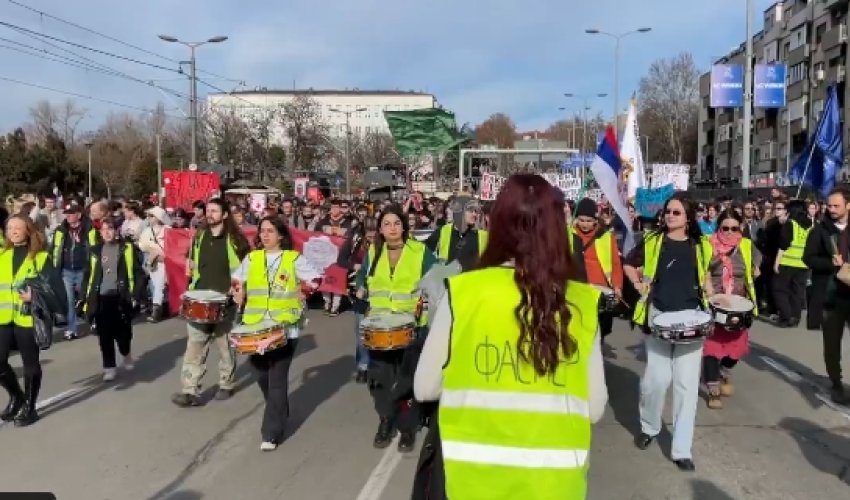 Počela 24-satna blokada  Autokomande:  Studentima se pridružuju građani (VIDEO)