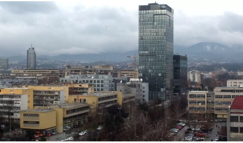 Na važnom raskrižju u Zagrebu pukla cijev, promet preusmjeren