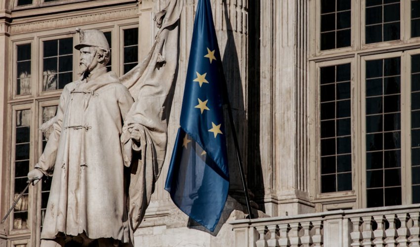 EU odgovorila Trumpu: Ukrajina je demokracija, Rusija nije