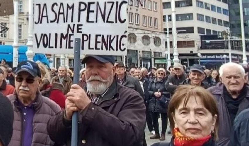 Prosvjed umirovljenika na glavnom zagrebačkom trgu