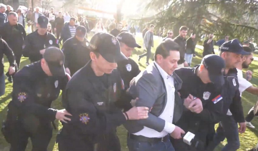 Priveden Nemanja Šarović, eskaliralo policijsko nasilje (VIDEO)