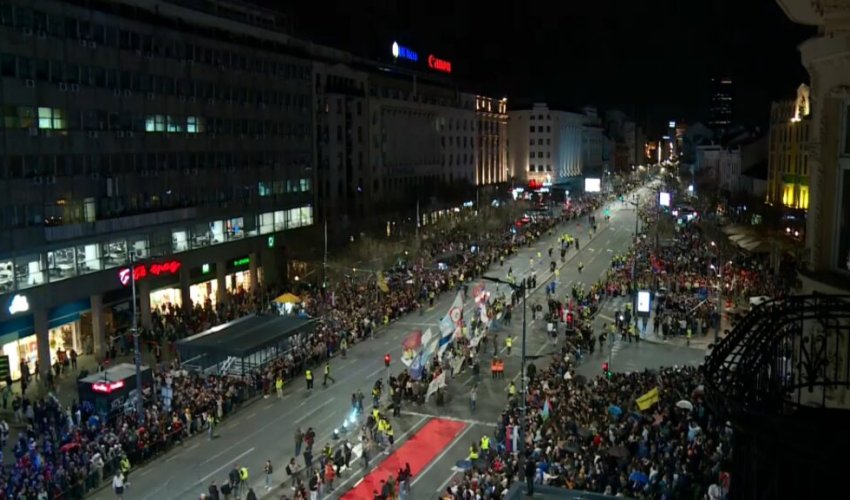 Građani priredili studentima spektakularan doček u centru Beograda (VIDEO)