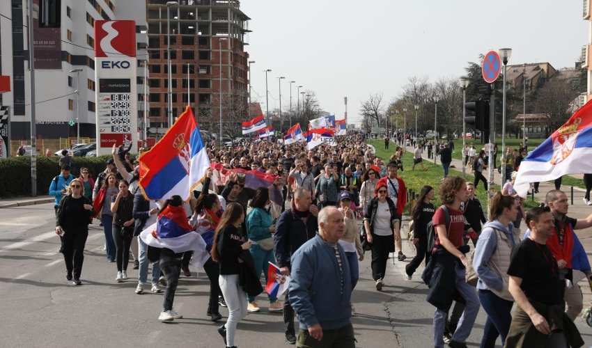 Incident prije prosvjeda u Beogradu: Autom se zabio u ljude, troje ozlijeđenih