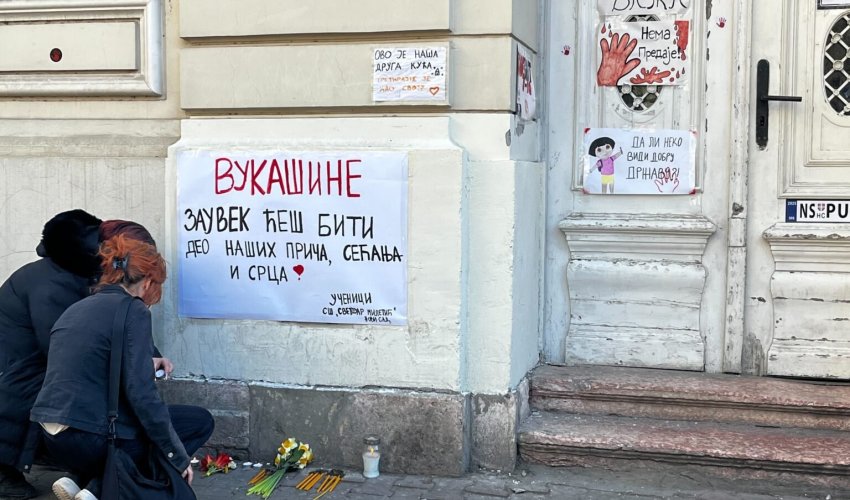 Preminuo 18-godišnji mladić, šesnaesta žrtva pada nadstrešnice u Novom Sadu (VIDEO)