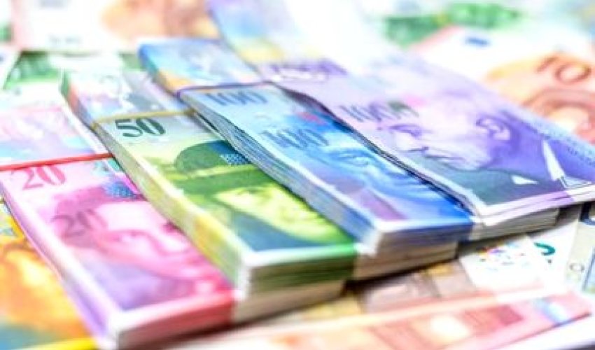 Dolar tone, švicarski franak na najvišoj razini u deset godina