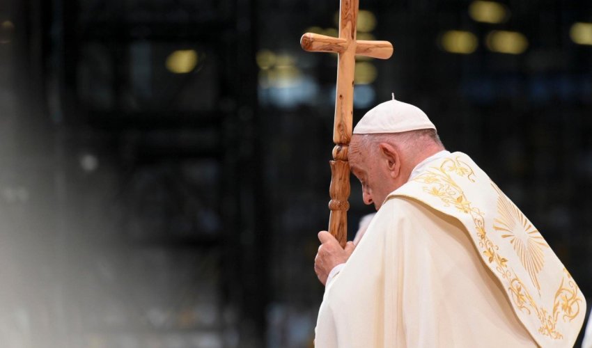 Preminuo papa Franjo