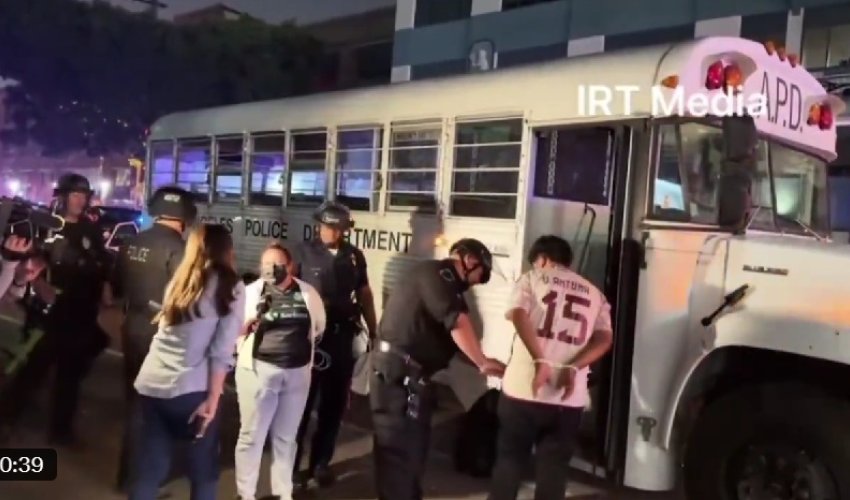 Policija u Los Angelesu puni buseve uhićenim prosvjednicima