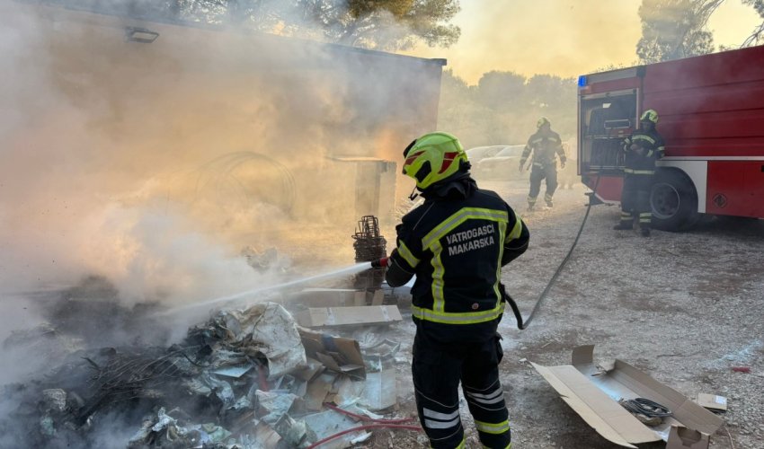 Stravičan požar kod Omiša: Izgorjelo 300 hektara raslinja