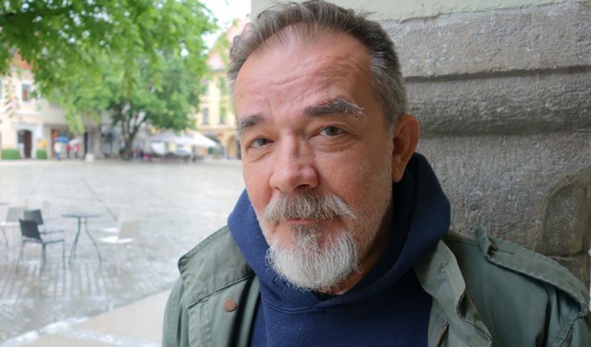 Preminuo književnik i kolumnist Renato Baretić