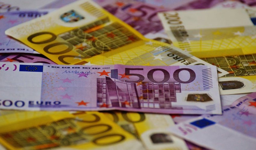 Euro prema dolaru najjači u četiri godine