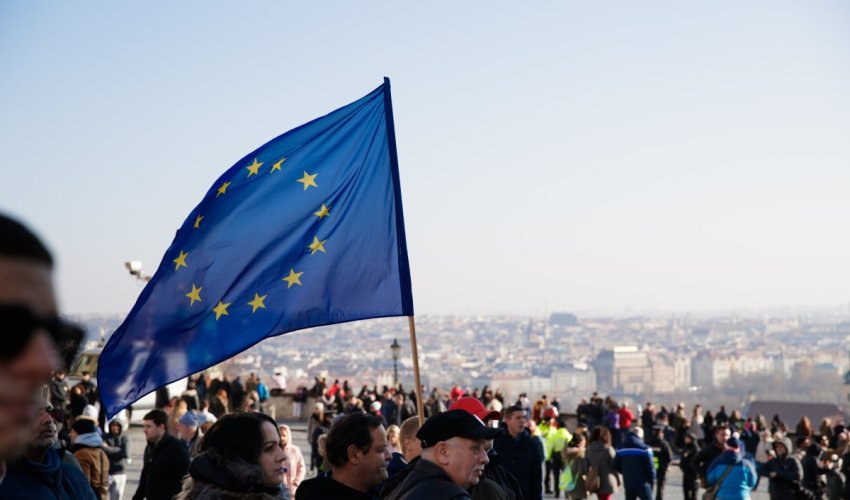 Europska unija pokušava balansirati između Kine i SAD-a