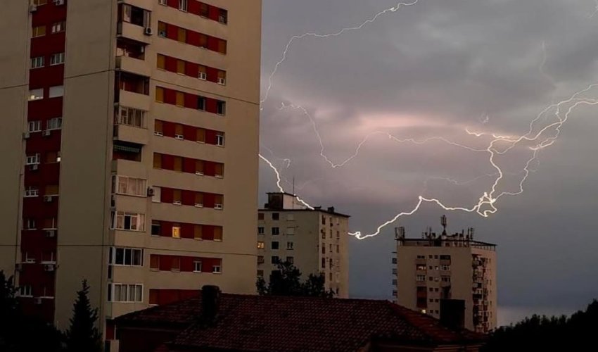 Nevrijeme izazvalo velike probleme u Hrvatskoj; crveno upozorenje i za danas