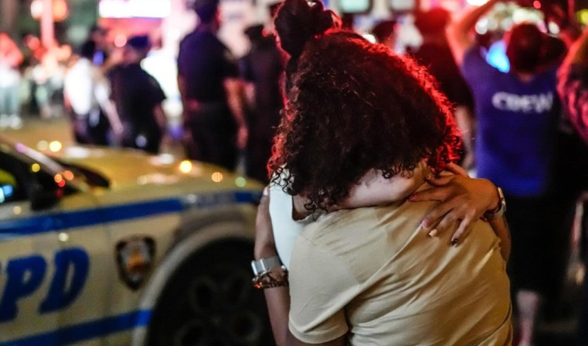 Upao u zgradu u New Yorku, ubio policajca i menadžera Blackstonea