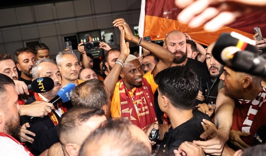 Osimhen s kraljevskim dočekom u Galatasarayu