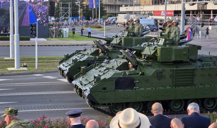 Svečani vojni mimohod oduševio