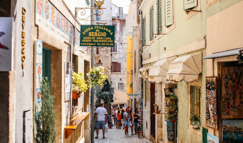 U srpnju turistički pad, ali u sedam mjeseci blagi rast