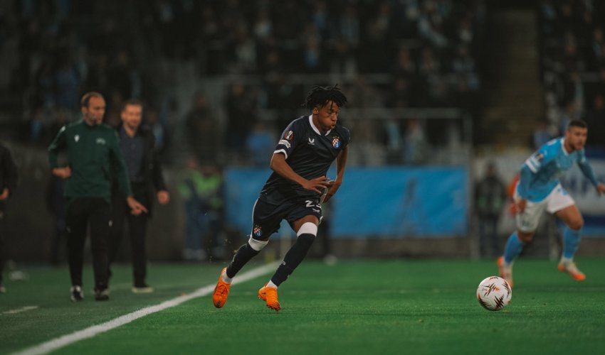 Barcelona zakaparila Varelu