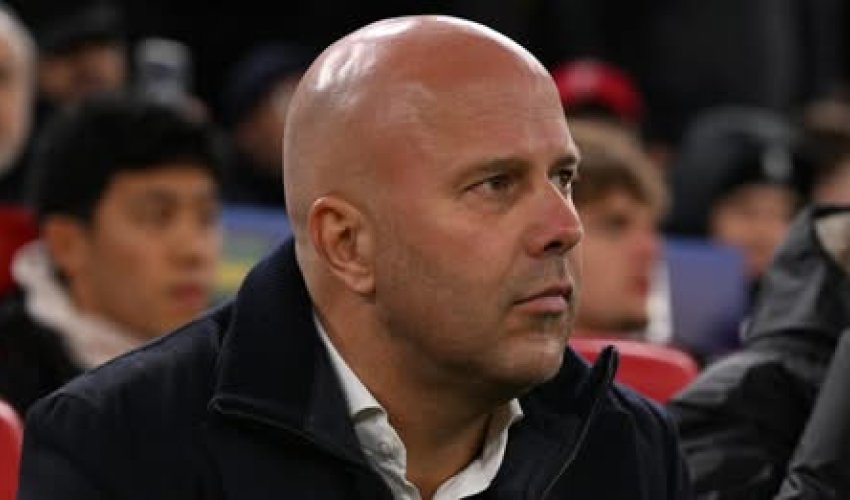 Arne Slot na žestokom udaru javnosti nakon nove katastrofe Liverpoola