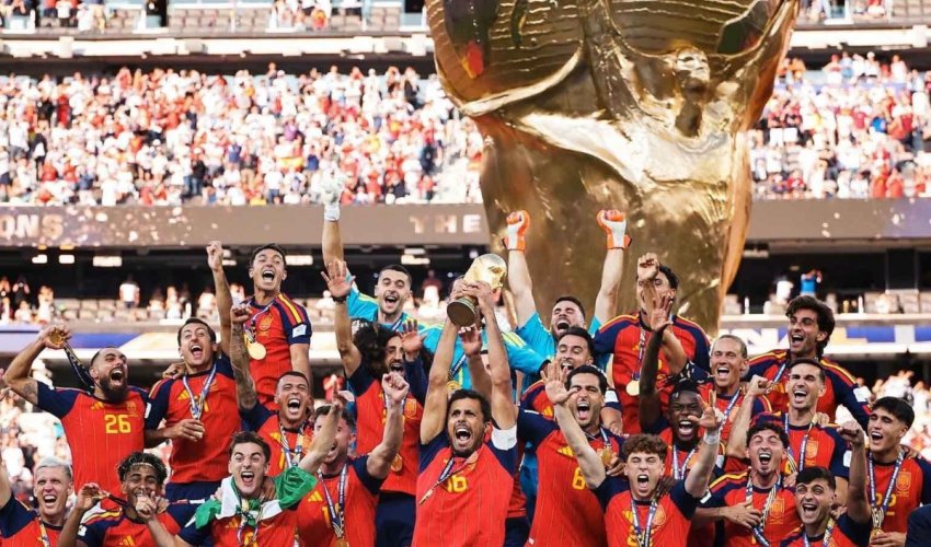 Španjolci su krenuli podići trofej, a onda se među njima pojavio Trump