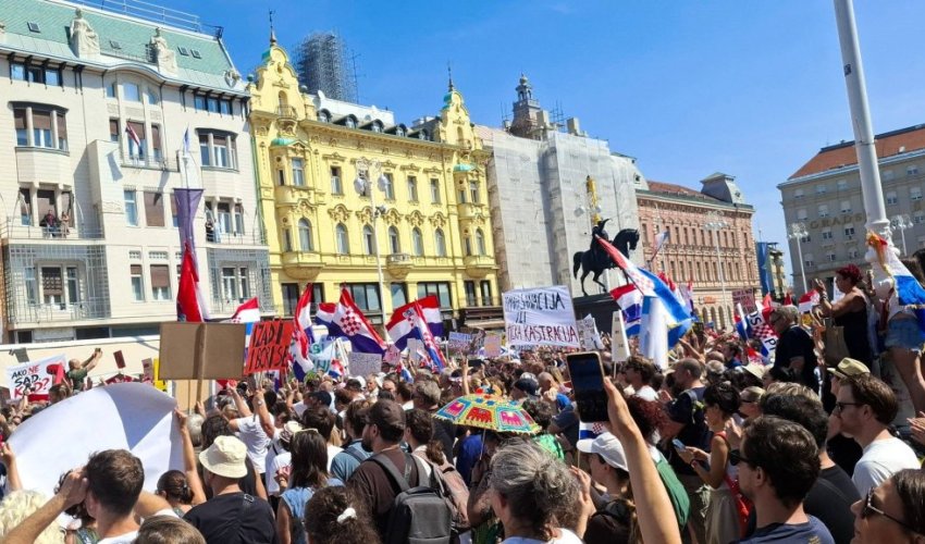 Deseci tisuća prosvjednika na Hodu za Liku