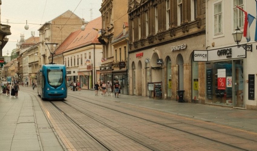 ZET-ovi tramvaji i busevi opet voze, odvozi se otpad