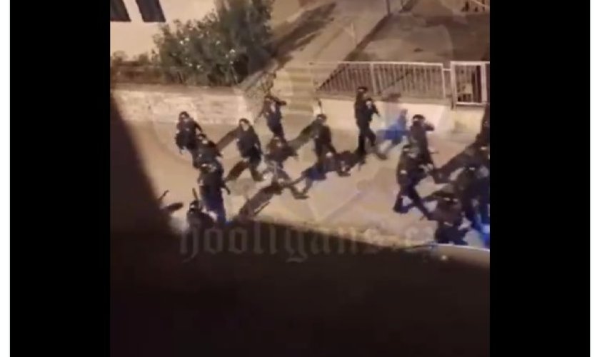 Veća skupina torcidaša napala navijače Ajaxa na splitskoj Rivi, privedeno 57 ljudi